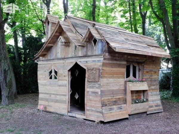 Amazing Pallet Cabin in The Woods Pallet Sheds, Cabins, Huts & Playhouses Amazing Pallet Cabin in The Woods Pallet Sheds, Cabins, Huts & Playhouses