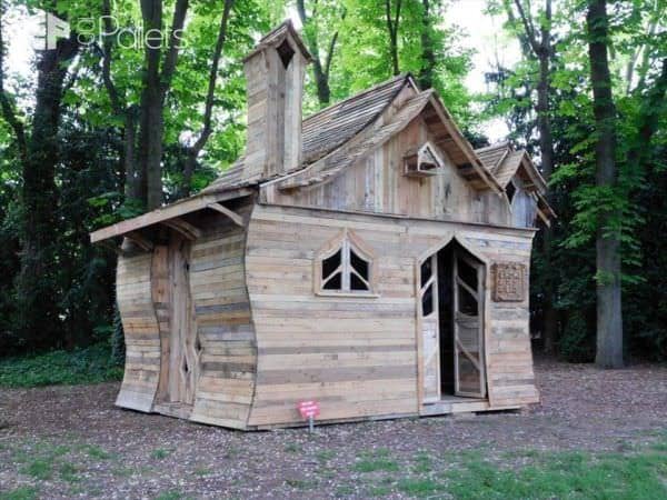 Amazing Pallet Cabin in The Woods Pallet Sheds, Cabins, Huts & Playhouses Amazing Pallet Cabin in The Woods Pallet Sheds, Cabins, Huts & Playhouses