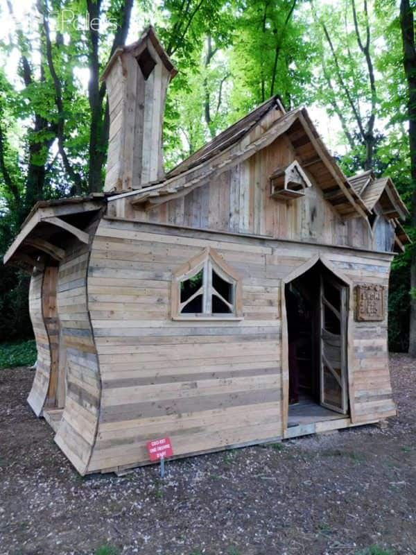 Amazing Pallet Cabin in The Woods Pallet Sheds, Cabins, Huts & Playhouses Amazing Pallet Cabin in The Woods Pallet Sheds, Cabins, Huts & Playhouses