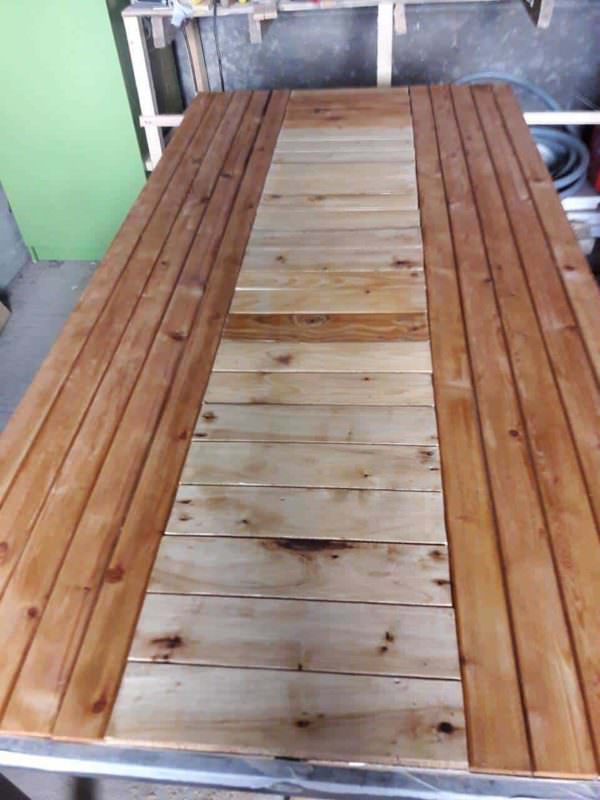 Beautiful Pallet Dining Table Pallet Desks & Pallet Tables Beautiful Pallet Dining Table Pallet Desks & Pallet Tables