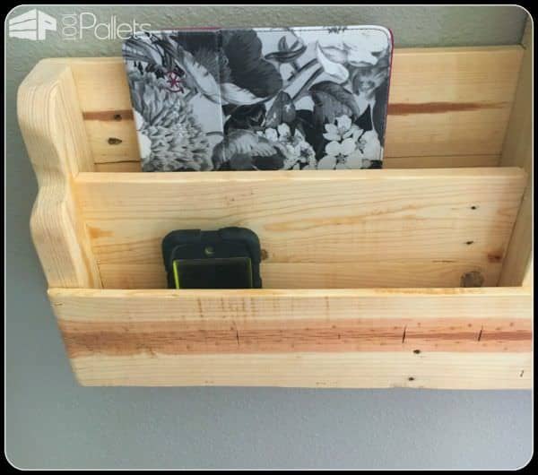 Family Pallet Command Center Pallet Home Accessories Pallet Shelves & Pallet Coat Hangers Family Pallet Command Center Pallet Home Accessories Pallet Shelves & Pallet Coat Hangers