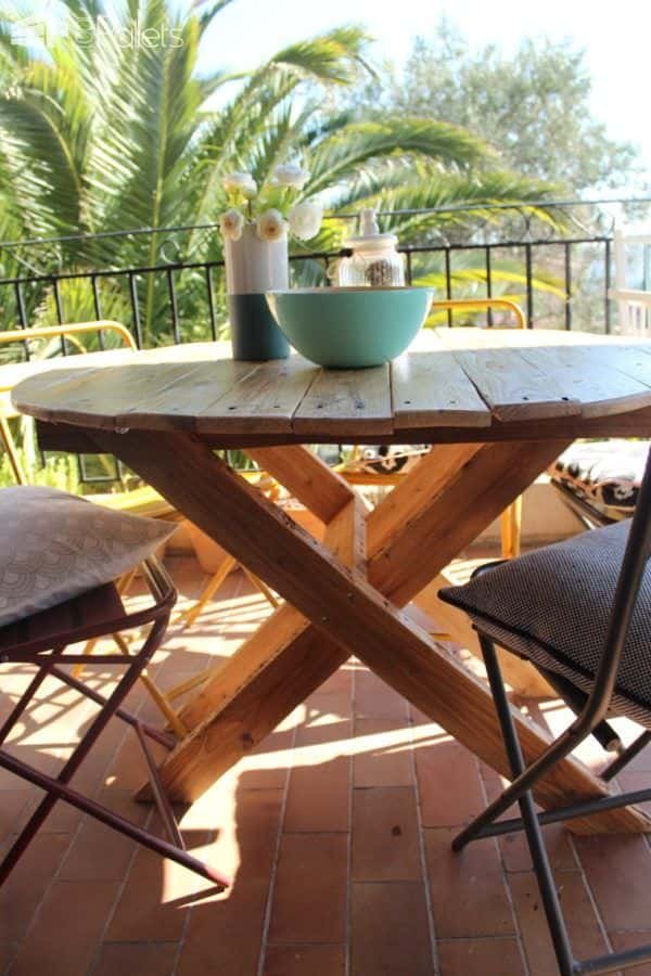 Garden Pallet Table / Table De Jardin Pallet Desks & Pallet Tables Garden Pallet Table / Table De Jardin Pallet Desks & Pallet Tables