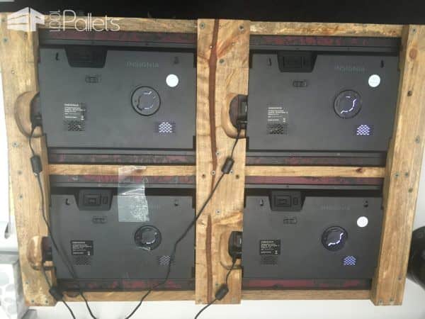 High-tech Devices in Low-tech Pallet Frames Pallet Wall Decor & Pallet Painting High-tech Devices in Low-tech Pallet Frames Pallet Wall Decor & Pallet Painting
