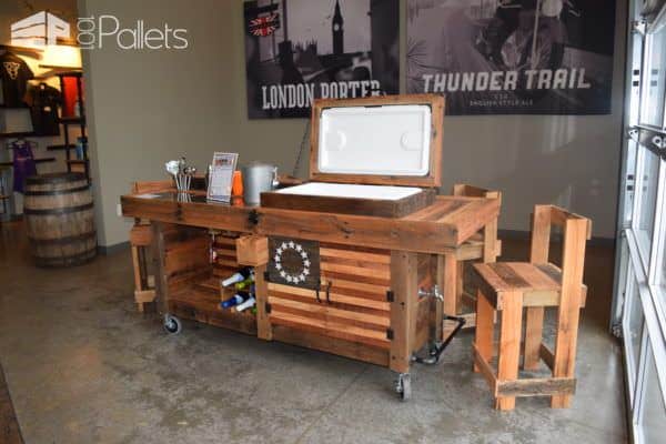 Pallet Palooza 1st Place in Furniture: Colonial Cooler Bar Pallet Bars Pallet Palooza 1st Place in Furniture: Colonial Cooler Bar Pallet Bars