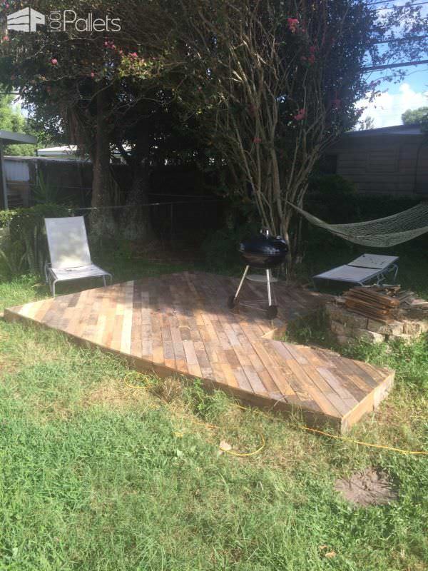 Patio Deck Out Of 25 Wooden Pallets Pallet Floors & Decks Pallet Terraces & Pallet Patios Patio Deck Out Of 25 Wooden Pallets Pallet Floors & Decks Pallet Terraces & Pallet Patios