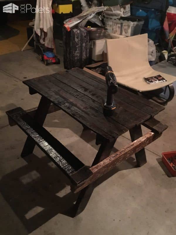 Petite Pallet Picnic Table Pallet Desks & Pallet Tables Petite Pallet Picnic Table Pallet Desks & Pallet Tables