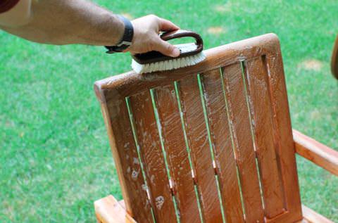 Protecting & Restoring Outdoor Wood Furniture & Crafts DIY Pallet Tutorials Protecting & Restoring Outdoor Wood Furniture & Crafts DIY Pallet Tutorials