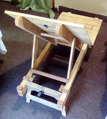 Adjustable Upholstered Pallet Lounge Chair Pallet Benches, Pallet Chairs & Stools Adjustable Upholstered Pallet Lounge Chair Pallet Benches, Pallet Chairs & Stools