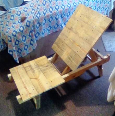 Adjustable Upholstered Pallet Lounge Chair Pallet Benches, Pallet Chairs & Stools Adjustable Upholstered Pallet Lounge Chair Pallet Benches, Pallet Chairs & Stools
