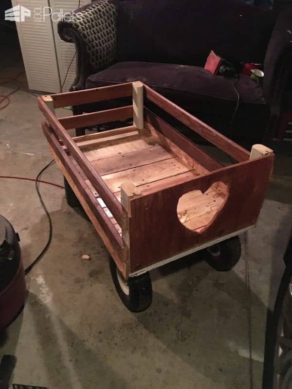Adorable Heart-cutout Pallet Wagon Other Pallet Projects Adorable Heart-cutout Pallet Wagon Other Pallet Projects