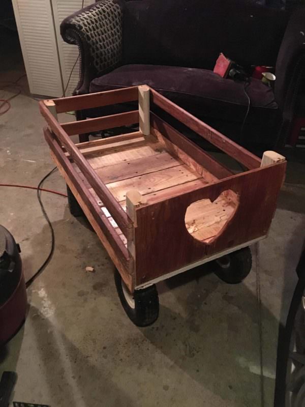 Adorable Heart-cutout Pallet Wagon Other Pallet Projects Adorable Heart-cutout Pallet Wagon Other Pallet Projects