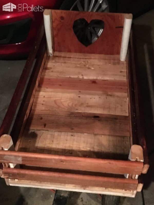 Adorable Heart-cutout Pallet Wagon Other Pallet Projects Adorable Heart-cutout Pallet Wagon Other Pallet Projects
