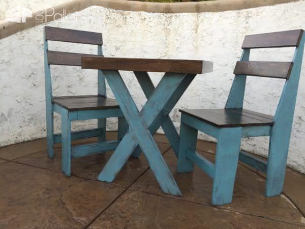 Cascade Blue Chalk-painted Pallet Bistro Set Pallet Benches, Pallet Chairs & Stools Pallet Desks & Pallet Tables Cascade Blue Chalk-painted Pallet Bistro Set Pallet Benches, Pallet Chairs & Stools Pallet Desks & Pallet Tables