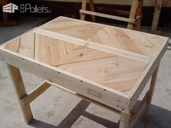 Diamond-topped Multi-purpose Pallet Table Pallet Desks & Pallet Tables Diamond-topped Multi-purpose Pallet Table Pallet Desks & Pallet Tables