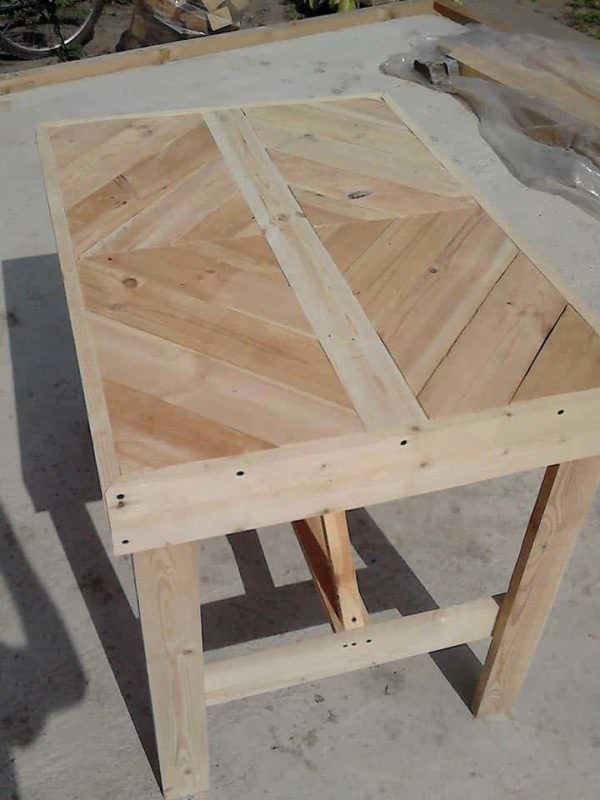 Diamond-topped Multi-purpose Pallet Table Pallet Desks & Pallet Tables Diamond-topped Multi-purpose Pallet Table Pallet Desks & Pallet Tables
