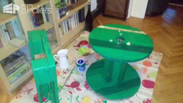 Green Balcony Pallet Table / Seating Pallet Benches, Pallet Chairs & Stools Pallet Coffee Tables Pallet Terraces & Pallet Patios Green Balcony Pallet Table / Seating Pallet Benches, Pallet Chairs & Stools Pallet Coffee Tables Pallet Terraces & Pallet Patios