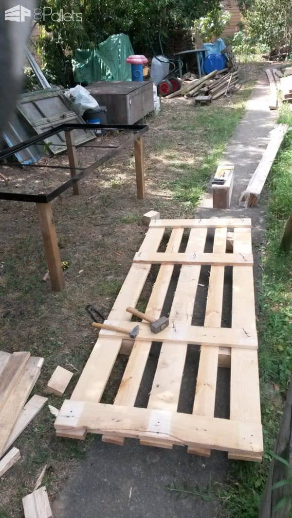 Iron Bed Frame Pallet Garden Table Pallet Desks & Pallet Tables Pallets in the Garden Iron Bed Frame Pallet Garden Table Pallet Desks & Pallet Tables Pallets in the Garden