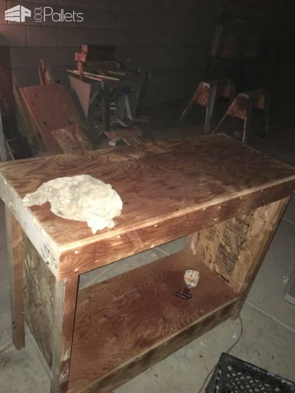 Make Your Own Plywood-topped Pallet Workbench Pallet Benches, Pallet Chairs & Stools Make Your Own Plywood-topped Pallet Workbench Pallet Benches, Pallet Chairs & Stools
