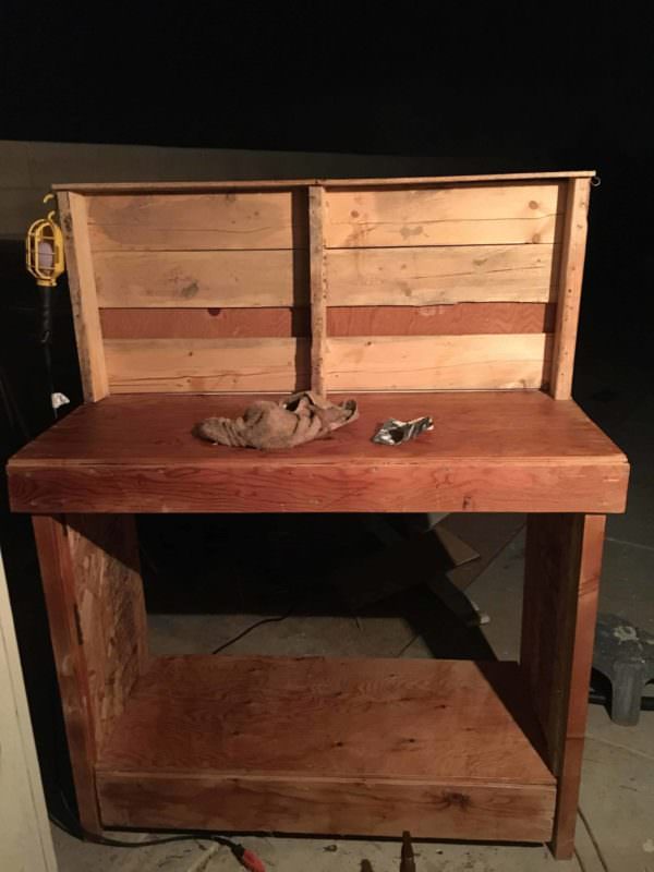Make Your Own Plywood-topped Pallet Workbench Pallet Benches, Pallet Chairs & Stools Make Your Own Plywood-topped Pallet Workbench Pallet Benches, Pallet Chairs & Stools