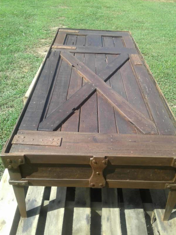 Red Oak Iron-banded Pallet Coffee Table Pallet Coffee Tables Red Oak Iron-banded Pallet Coffee Table Pallet Coffee Tables