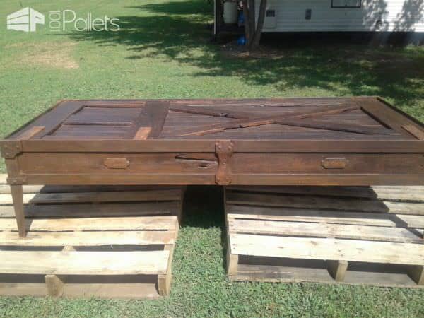 Red Oak Iron-banded Pallet Coffee Table Pallet Coffee Tables Red Oak Iron-banded Pallet Coffee Table Pallet Coffee Tables