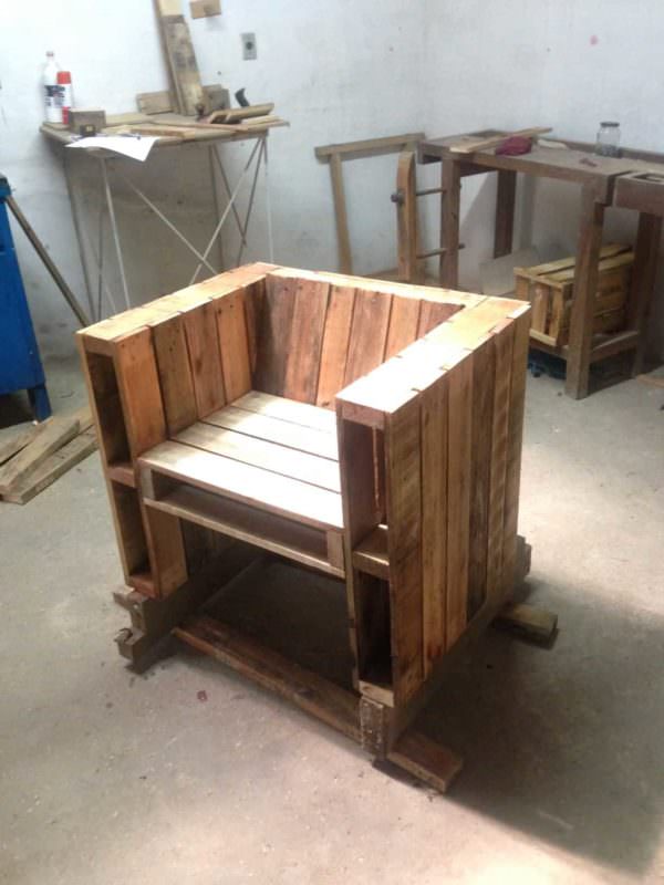 Robust Side-storage Pallet Loveseat Pallet Benches, Pallet Chairs & Stools Pallet Sofas & Couches Robust Side-storage Pallet Loveseat Pallet Benches, Pallet Chairs & Stools Pallet Sofas & Couches