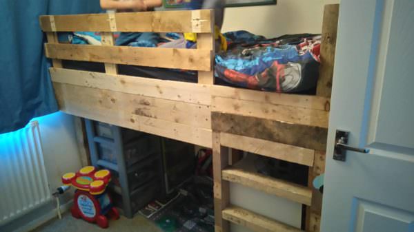 Tiny Room Pallet Bunk Bed / Play Area Pallet Beds, Pallet Headboards & Frames Tiny Room Pallet Bunk Bed / Play Area Pallet Beds, Pallet Headboards & Frames