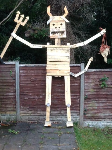12 Foot Tall Gigantic Flaming Pallet Beast! Other Pallet Projects 12 Foot Tall Gigantic Flaming Pallet Beast! Other Pallet Projects