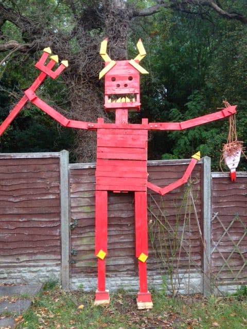 12 Foot Tall Gigantic Flaming Pallet Beast! Other Pallet Projects 12 Foot Tall Gigantic Flaming Pallet Beast! Other Pallet Projects