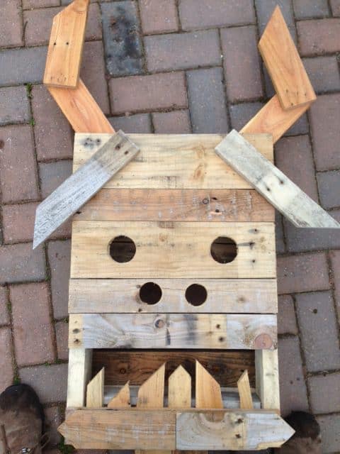 12 Foot Tall Gigantic Flaming Pallet Beast! Other Pallet Projects 12 Foot Tall Gigantic Flaming Pallet Beast! Other Pallet Projects