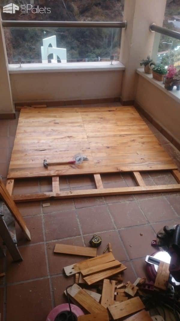 Balcony Pallet Enclosure/Cerramiento De Un Balcón Pallet Walls & Pallet Doors Balcony Pallet Enclosure/Cerramiento De Un Balcón Pallet Walls & Pallet Doors