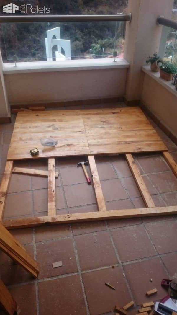 Balcony Pallet Enclosure/Cerramiento De Un Balcón Pallet Walls & Pallet Doors Balcony Pallet Enclosure/Cerramiento De Un Balcón Pallet Walls & Pallet Doors