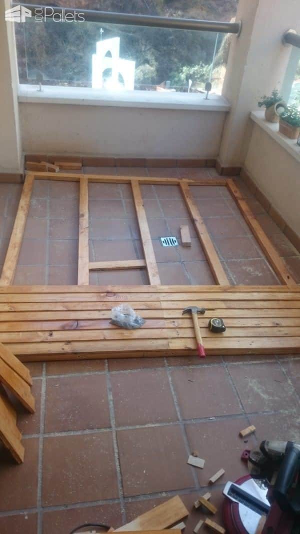 Balcony Pallet Enclosure/Cerramiento De Un Balcón Pallet Walls & Pallet Doors Balcony Pallet Enclosure/Cerramiento De Un Balcón Pallet Walls & Pallet Doors