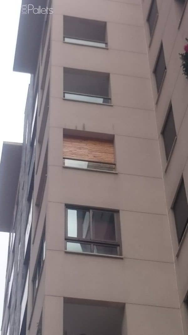 Balcony Pallet Enclosure/Cerramiento De Un Balcón Pallet Walls & Pallet Doors Balcony Pallet Enclosure/Cerramiento De Un Balcón Pallet Walls & Pallet Doors