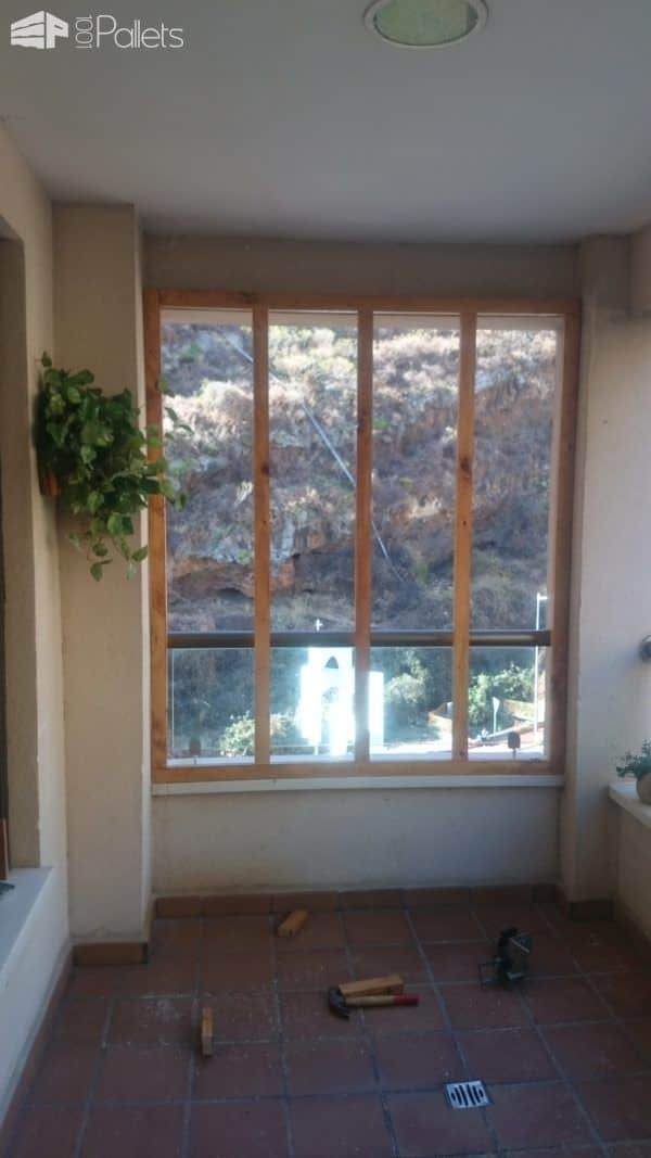 Balcony Pallet Enclosure/Cerramiento De Un Balcón Pallet Walls & Pallet Doors Balcony Pallet Enclosure/Cerramiento De Un Balcón Pallet Walls & Pallet Doors