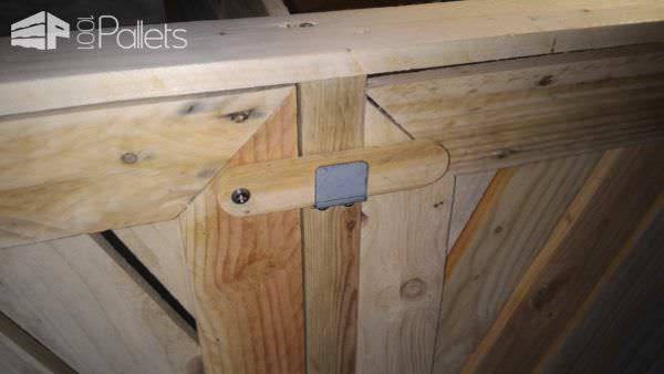 Beautifying Pallet Trash Bin Cabinet / Armoire Cache Poubelles Pallet Sheds, Cabins, Huts & Playhouses Beautifying Pallet Trash Bin Cabinet / Armoire Cache Poubelles Pallet Sheds, Cabins, Huts & Playhouses