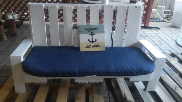 Budget-friendly Easy Playhouse Bench Pallet Benches, Pallet Chairs & Stools Budget-friendly Easy Playhouse Bench Pallet Benches, Pallet Chairs & Stools