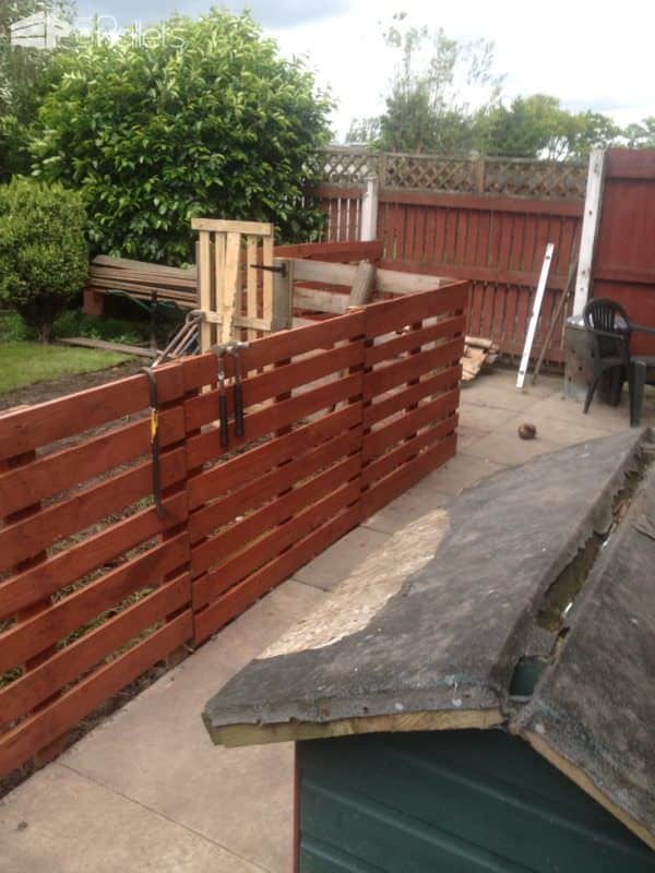 Easy Pallet Fence Patio Surround Other Pallet Projects Pallet Fences Pallet Projects Easy Pallet Fence Patio Surround Other Pallet Projects Pallet Fences Pallet Projects