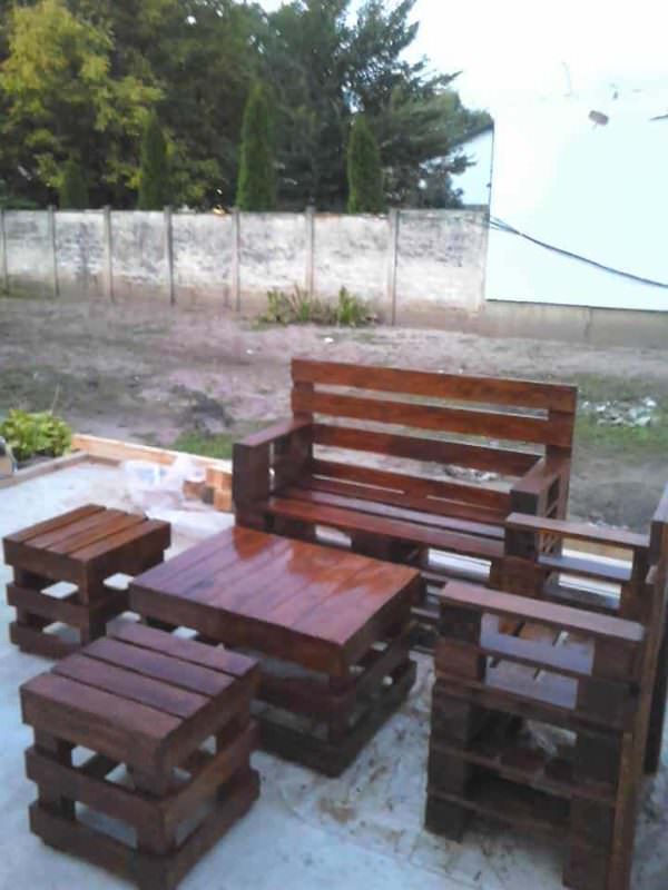 Eye Catching Sittin’ Pretty Pallet Garden Set Lounges & Garden Sets Eye Catching Sittin’ Pretty Pallet Garden Set Lounges & Garden Sets
