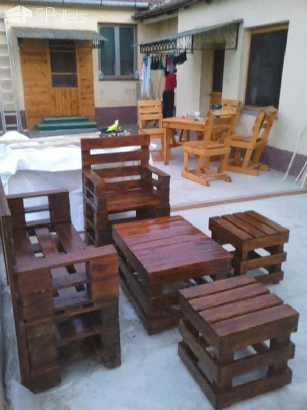 Eye Catching Sittin’ Pretty Pallet Garden Set Lounges & Garden Sets Eye Catching Sittin’ Pretty Pallet Garden Set Lounges & Garden Sets