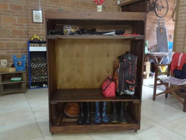 Handy Catch-all Pallet Entryway Shelf Pallet Shelves & Pallet Coat Hangers 