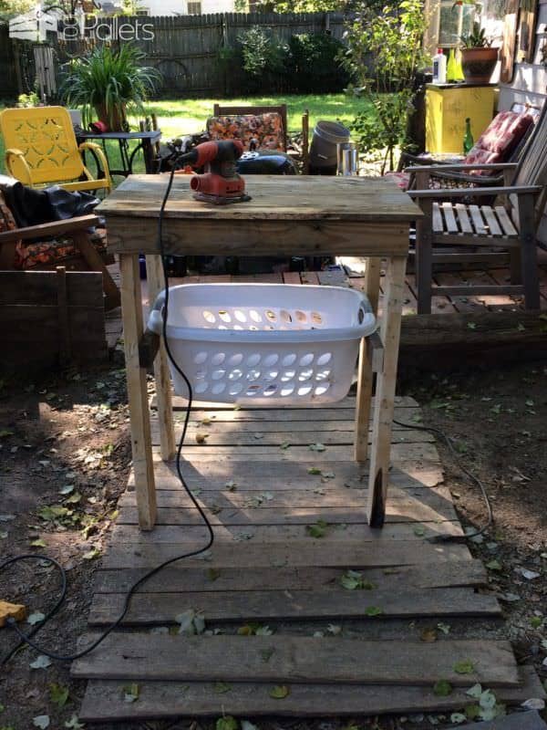 Handy Laundry Sorting/Folding Table Pallet Desks & Pallet Tables Handy Laundry Sorting/Folding Table Pallet Desks & Pallet Tables