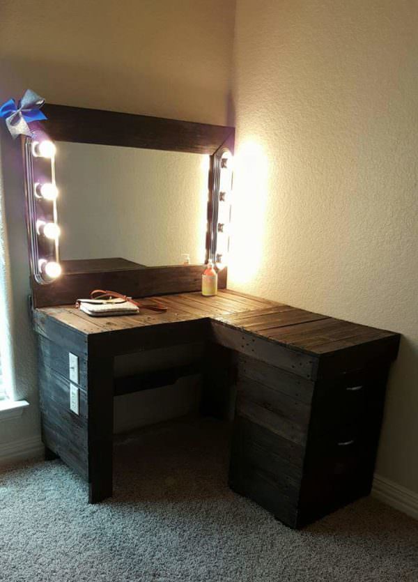 Powered Pallet Vanity Corner Desk Unit Pallet Desks & Pallet Tables Powered Pallet Vanity Corner Desk Unit Pallet Desks & Pallet Tables
