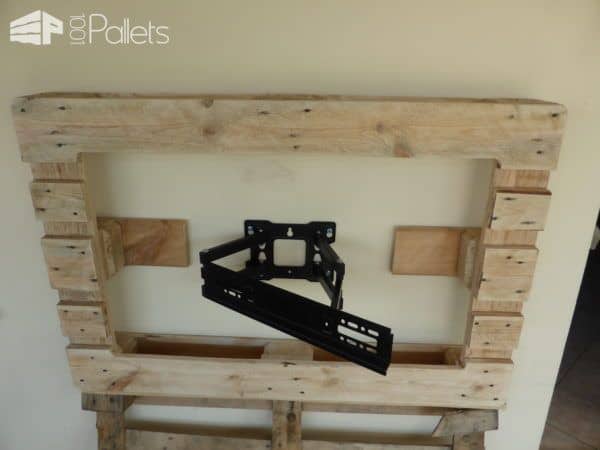 Pyrography-patterned Pallet Television Frame Pallet TV Stands & Racks Pyrography-patterned Pallet Television Frame Pallet TV Stands & Racks