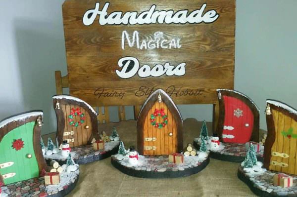 Super-cute Mini Christmas Pallet Doors Pallet Home Décor Ideas Super-cute Mini Christmas Pallet Doors Pallet Home Décor Ideas