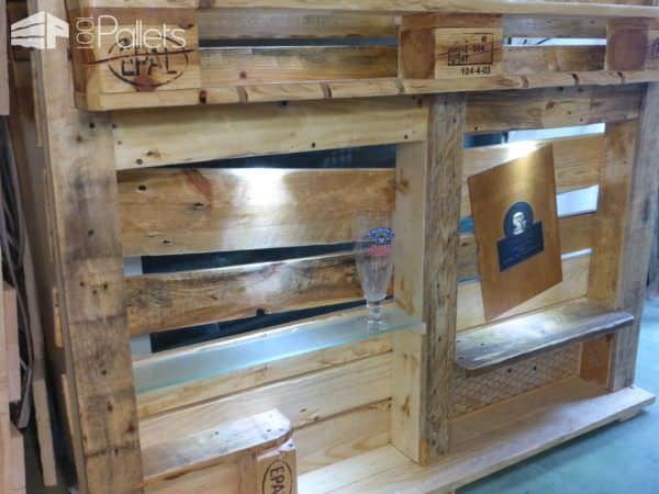 Beautiful Lit Pallet Liquor / Stemware Shelf Pallet Bars Beautiful Lit Pallet Liquor / Stemware Shelf Pallet Bars