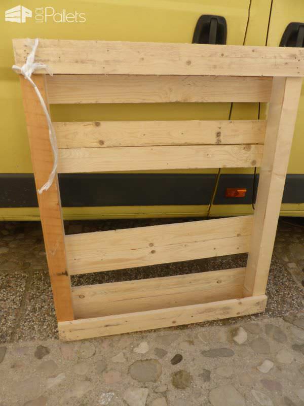 Beautiful Lit Pallet Liquor / Stemware Shelf Pallet Bars Beautiful Lit Pallet Liquor / Stemware Shelf Pallet Bars