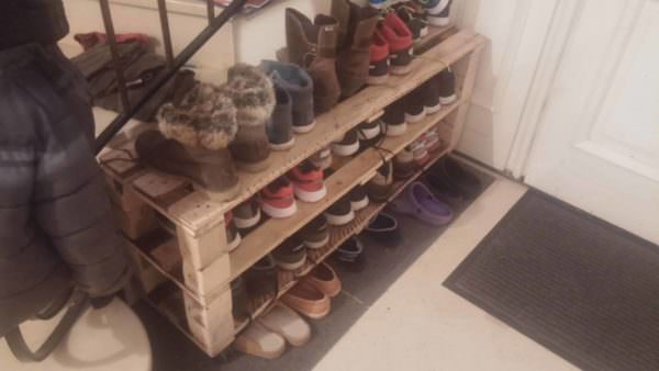Easy, Handy Pallet Shoe Rack Pallet Shelves & Pallet Coat Hangers Easy, Handy Pallet Shoe Rack Pallet Shelves & Pallet Coat Hangers