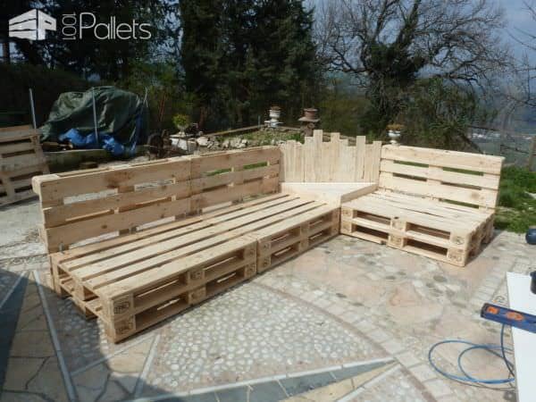 Outdoor Pallet Sectional Set / Maxi Divano Fatto Con I Pallet Lounges & Garden Sets Pallet Sofas & Couches Outdoor Pallet Sectional Set / Maxi Divano Fatto Con I Pallet Lounges & Garden Sets Pallet Sofas & Couches