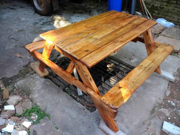 Pallet Children’s Picnic Table For Ten Bucks! Pallet Desks & Pallet Tables Pallet Children’s Picnic Table For Ten Bucks! Pallet Desks & Pallet Tables